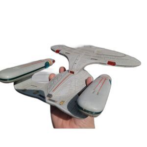 1992 Star Trek Starship Enterprise-the Next Generation Collectors Edition